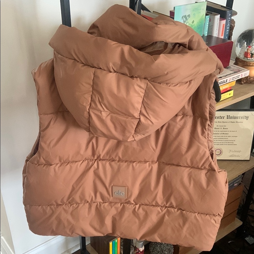 ALO Yoga Quilted Puffer Vest in Camel Tan - Picture 8 of 10